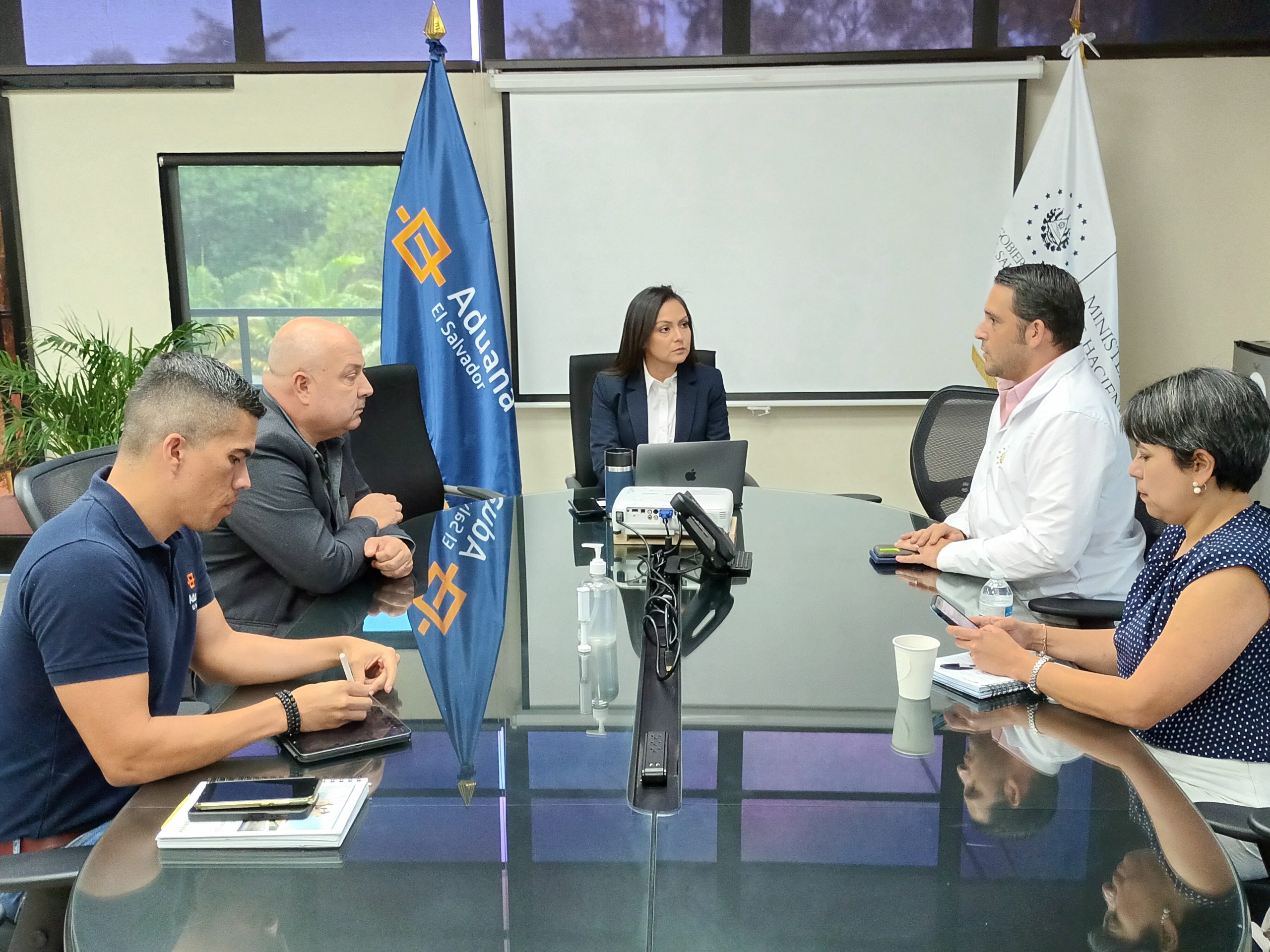 Experto de Naciones Unidas visita UCC de Acajutla