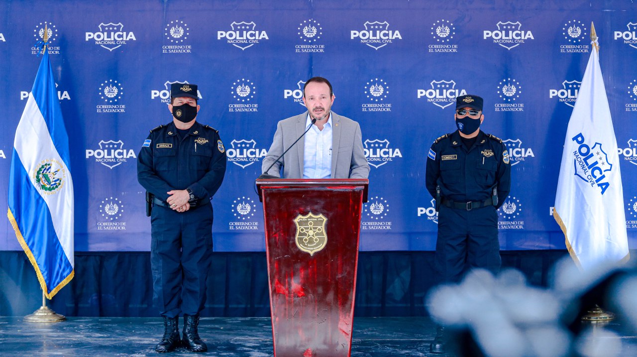 Ministro de Seguridad Pública, Gustavo Villatoro presenta a detenidos en Operación Monarca