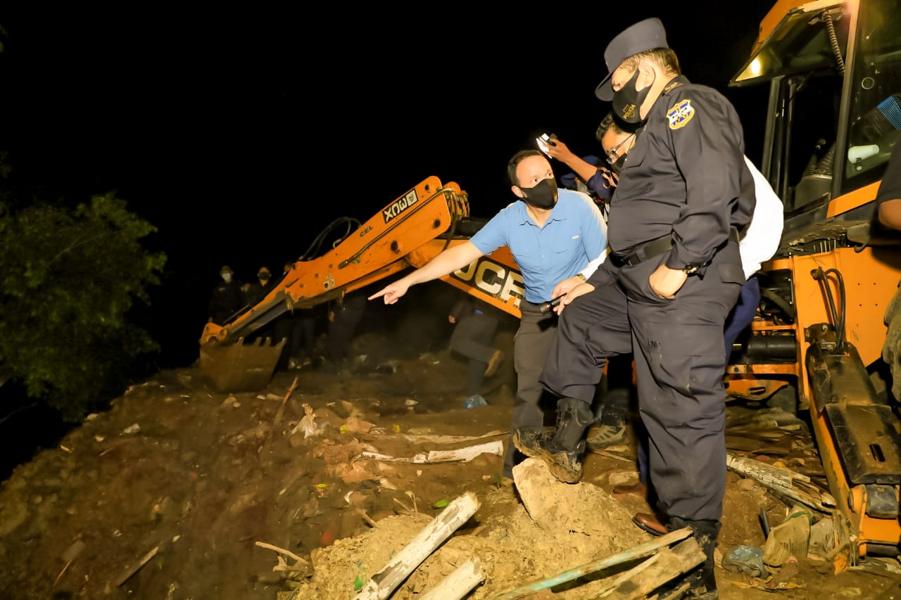 Ministro de Seguridad participa en procedimiento de búsqueda del cuerpo de Flor García en Cojutepeque