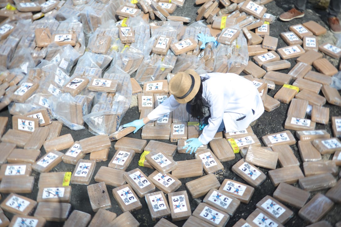 Destruyen 1,370 kilogramos de cocaína