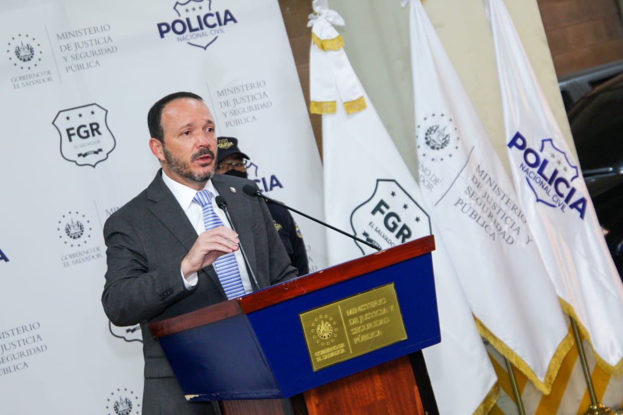 Ministro de Seguridad Pública espera no menos de 100 años de cárcel para responsables de cuádruple homicidio en La Libertad