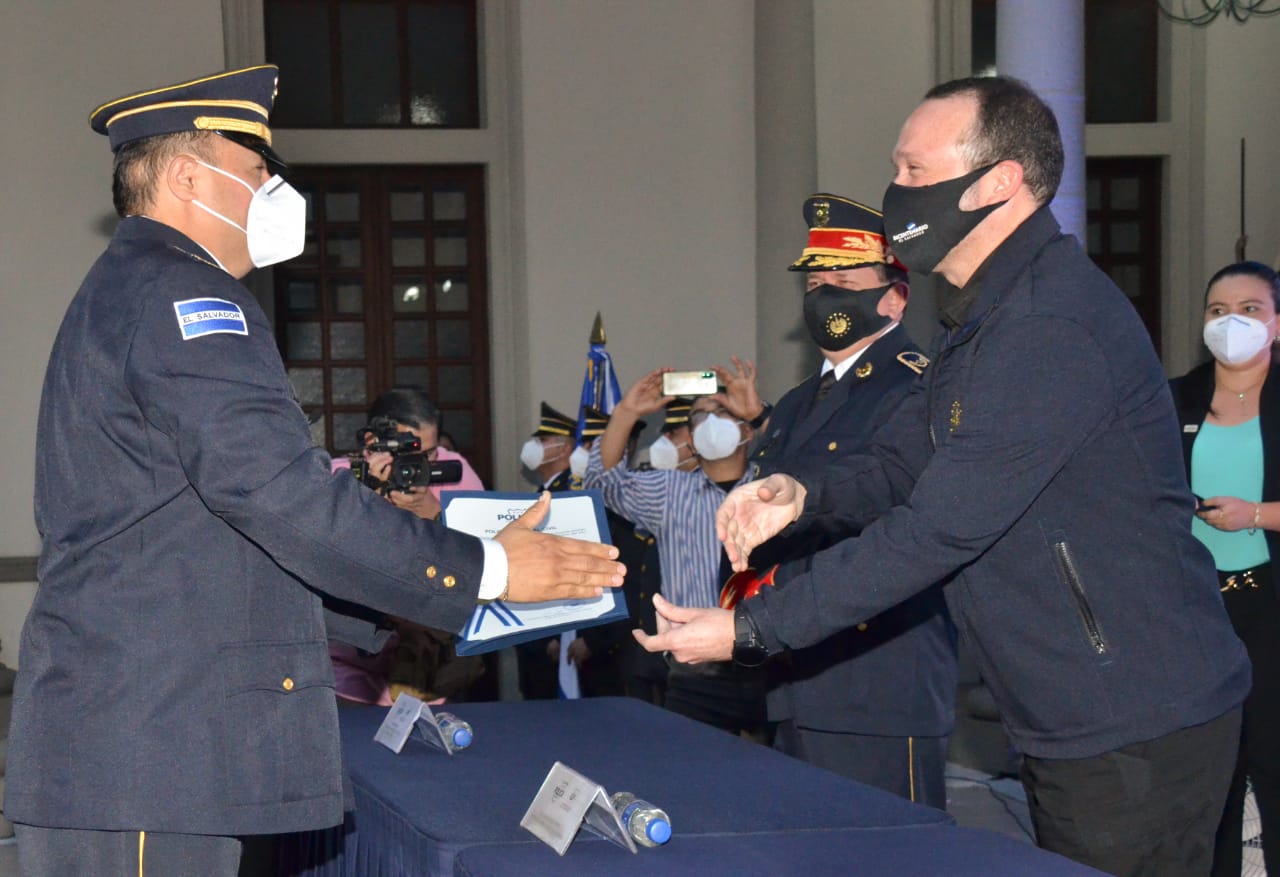 Nuevos inspectores fortalecerán mandos de la Policía Nacional Civil