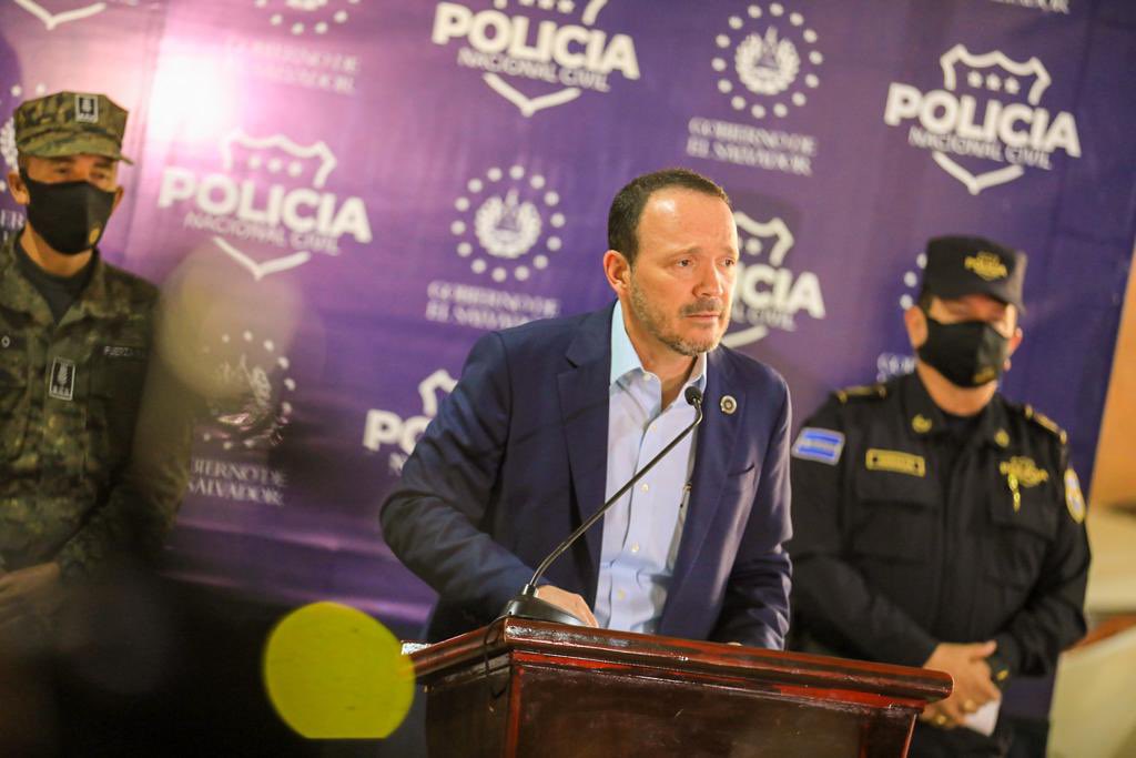 Gabinete de Seguridad presenta a implicados en asesinato de agente policial y asaltante de buses de Santa Ana