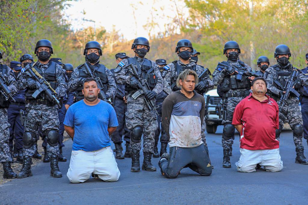 Gabinete de Seguridad presenta a responsables de asesinar y calcinar a una pareja en Rosario de Mora