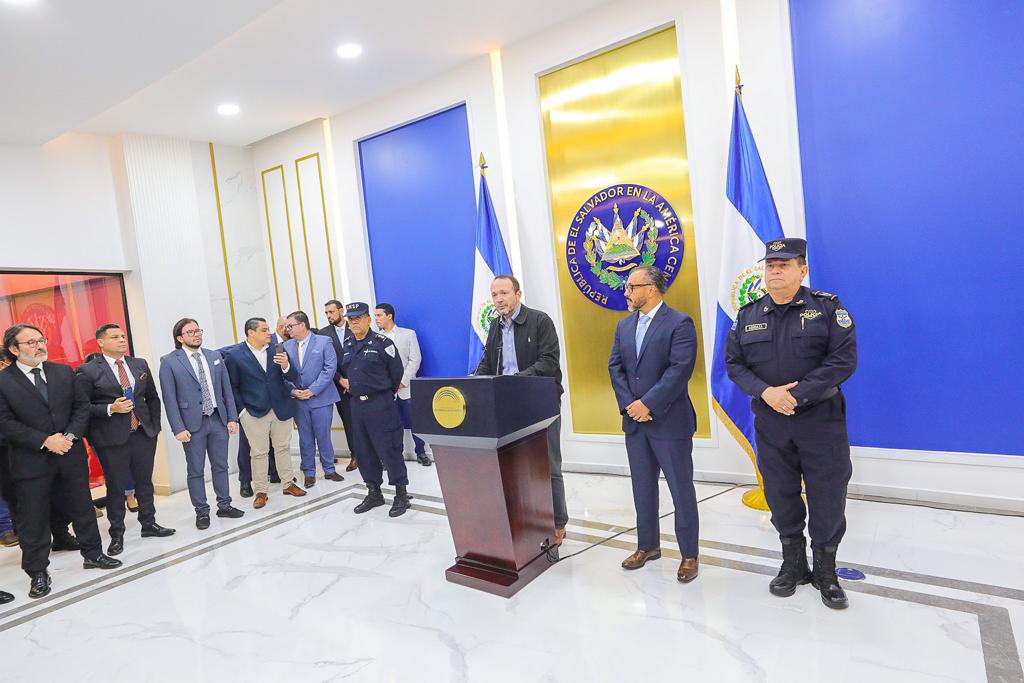 Ministro de Seguridad y directores de Policía y Academia presentan Ley de Compensación para Retiro de Elementos de la Policía Nacional Civil