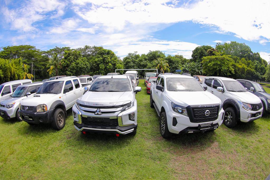 Ministro de Seguridad entrega flota de vehículos para unidades operativas de la Policía Nacional Civil