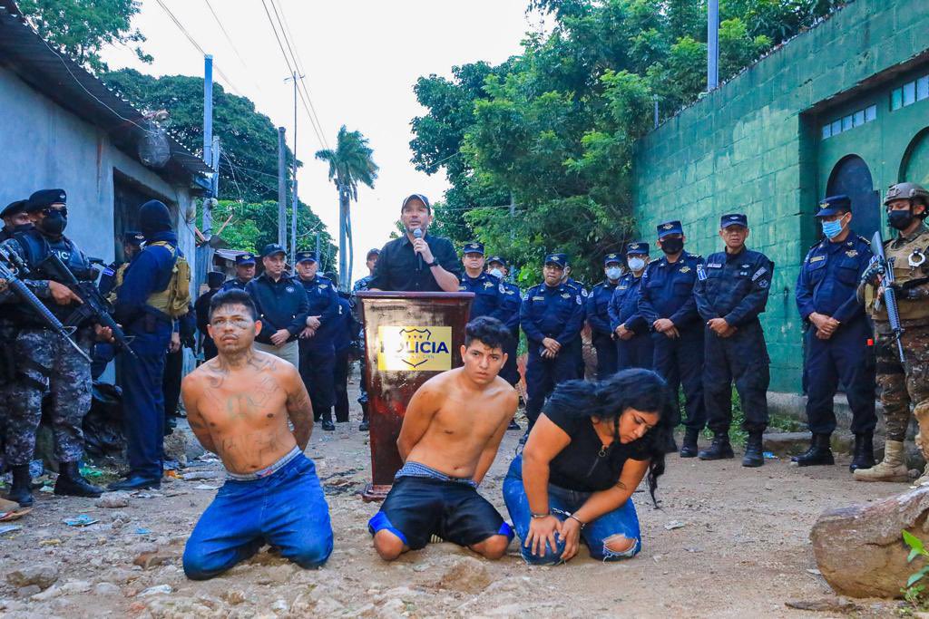 “Los terroristas tienen dos caminos: hincados ante la justicia o muertos a manos de nuestras fuerzas del orden”: Ministro Gustavo Villatoro