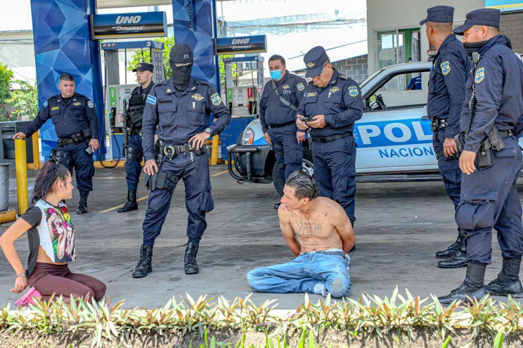 Persecución policial terminal con la captura de dos terroristas que pretendían escapara de la justicia