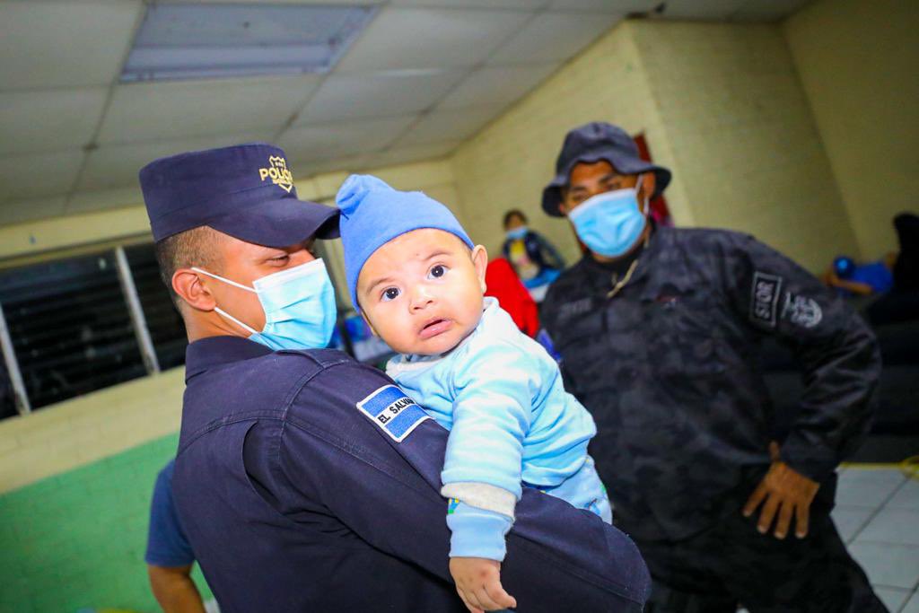 Policía traslada a 15 familias de San Marcos a un albergue temporal