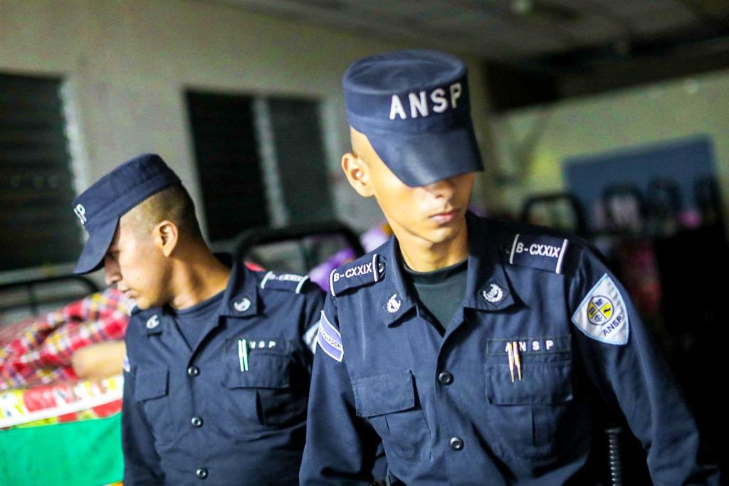 Futuros policías se suman a tareas de evacuación ante emergencia por lluvias