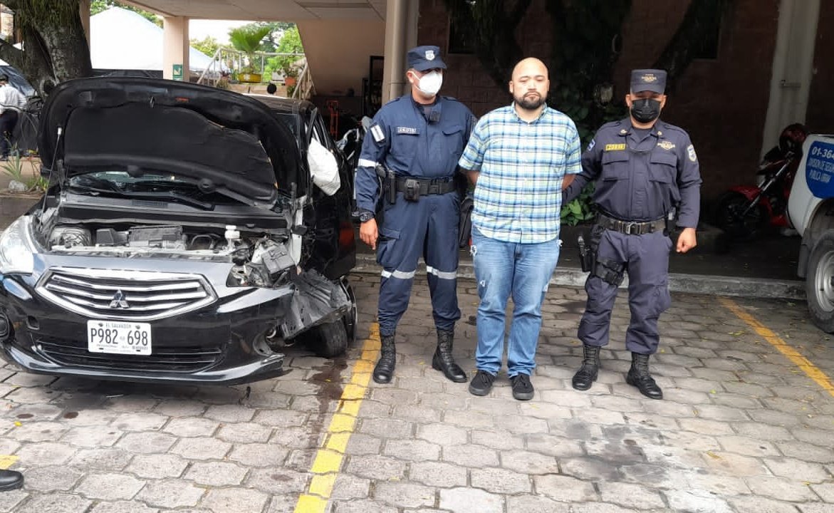 Policía captura a sujeto que se hizo viral manejando en sentido contrario y provocando accidente en la Avenida Jerusalén