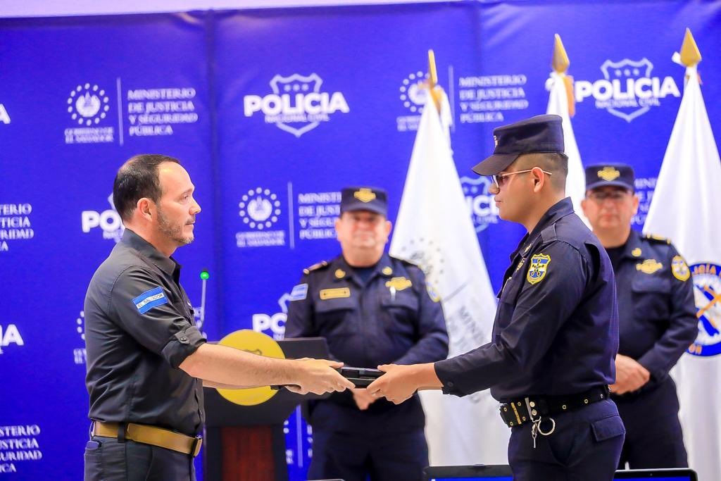 Áreas de investigación policial reciben equipo informático resistente a entornos hostiles