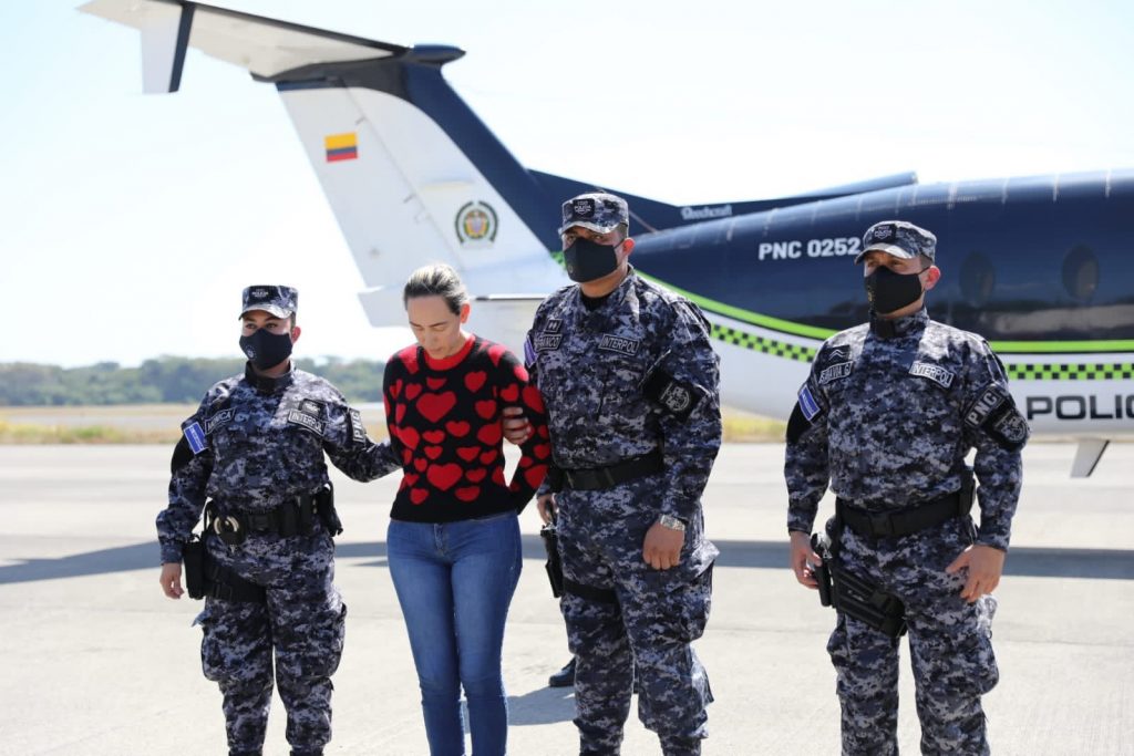El Salvador entrega a Colombia  imputada en homicidio de fiscal antimafia