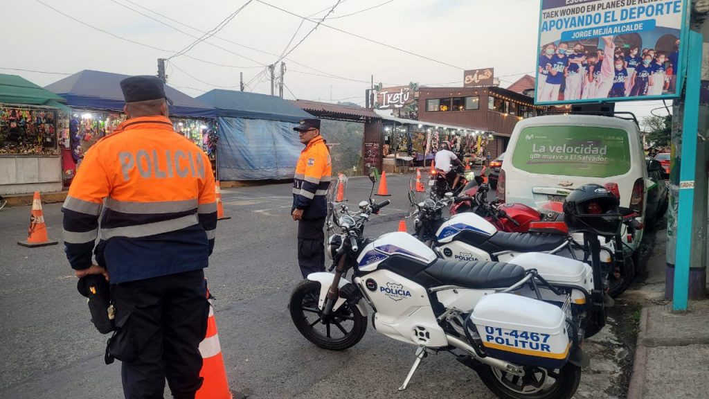 POLITUR patrulla en motos eléctricas