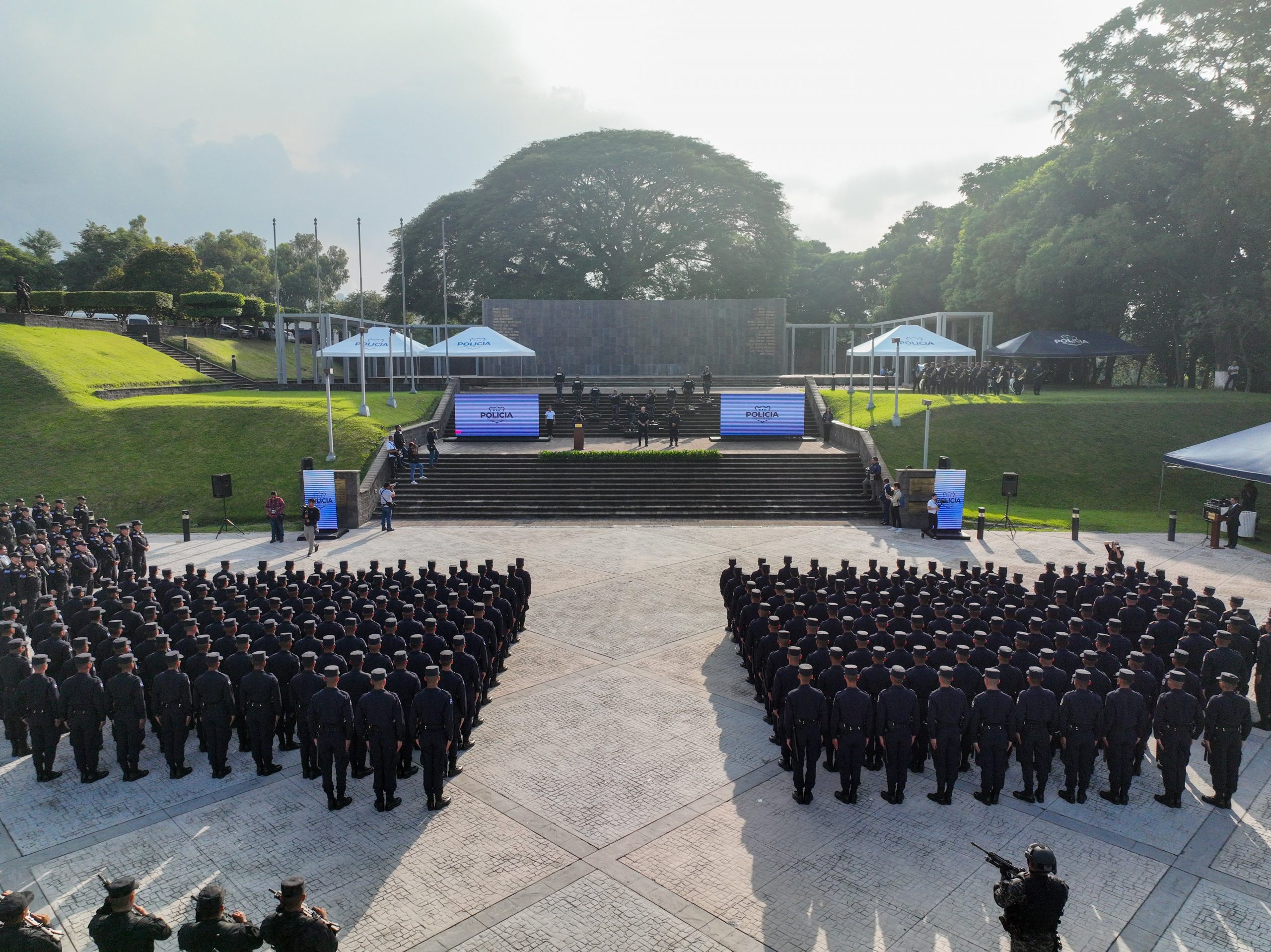 Ministro de Seguridad y director de la Policía juramentan a nuevos oficiales