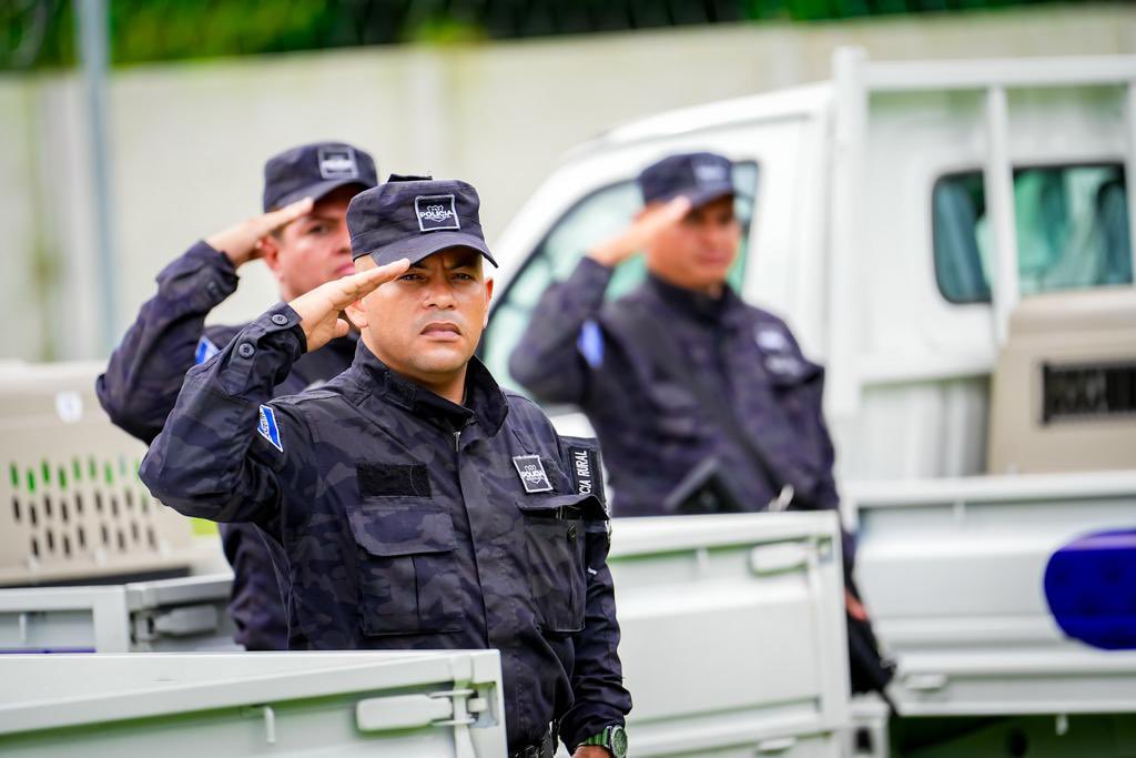 Ministro de Seguridad Gustavo Villatoro entrega vehículos y equipo a Policía de Tránsito, Turismo y Polipet