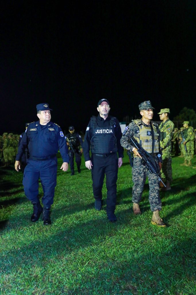 Presidente anuncia el despliegue de 8,000 efectivos militares y policiales en cerco de seguridad para el departamento de Cabañas