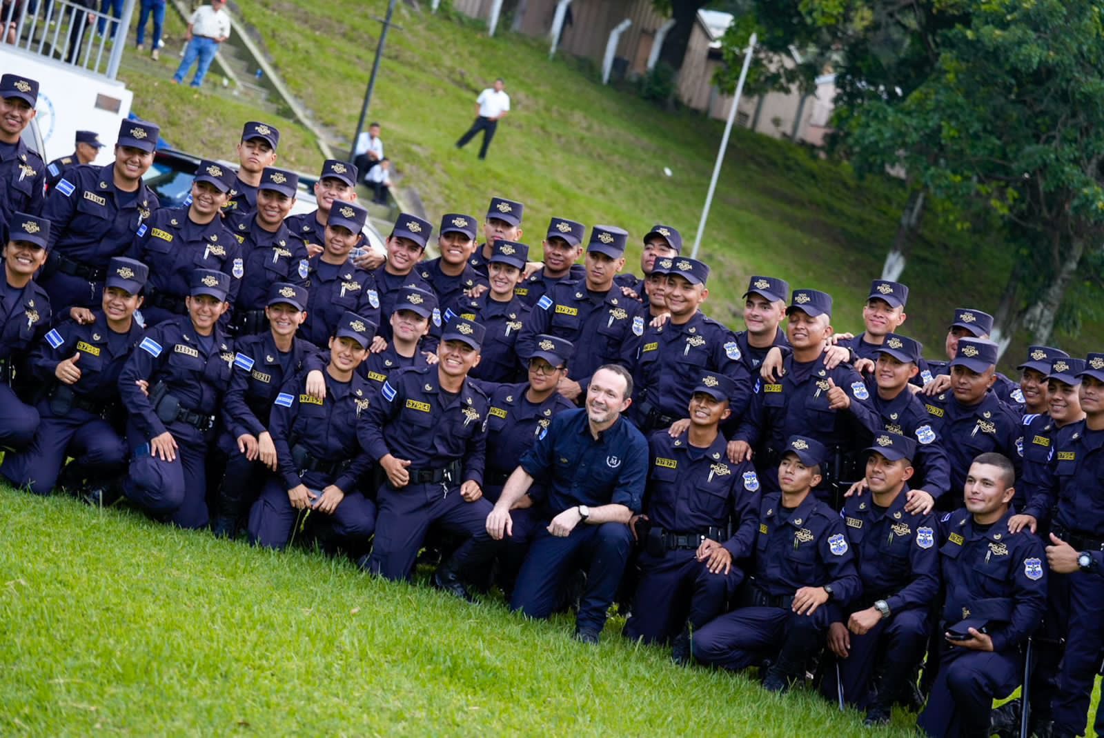 Ministro Gustavo Villatoro reconoce labor policial a 31 años de fundación