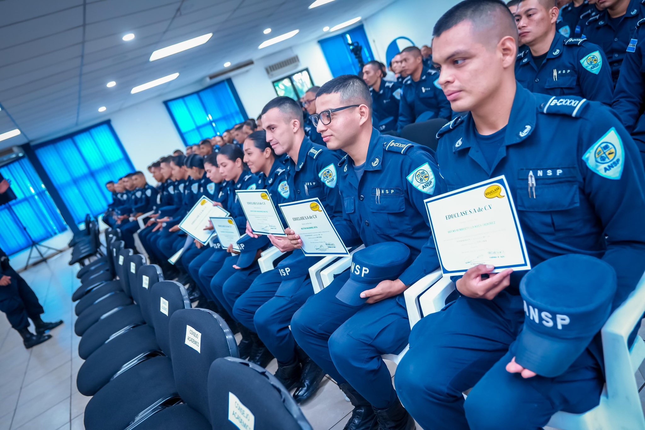 Clausuran Primer Curso de Inglés Intermedio para futuros oficiales de policía