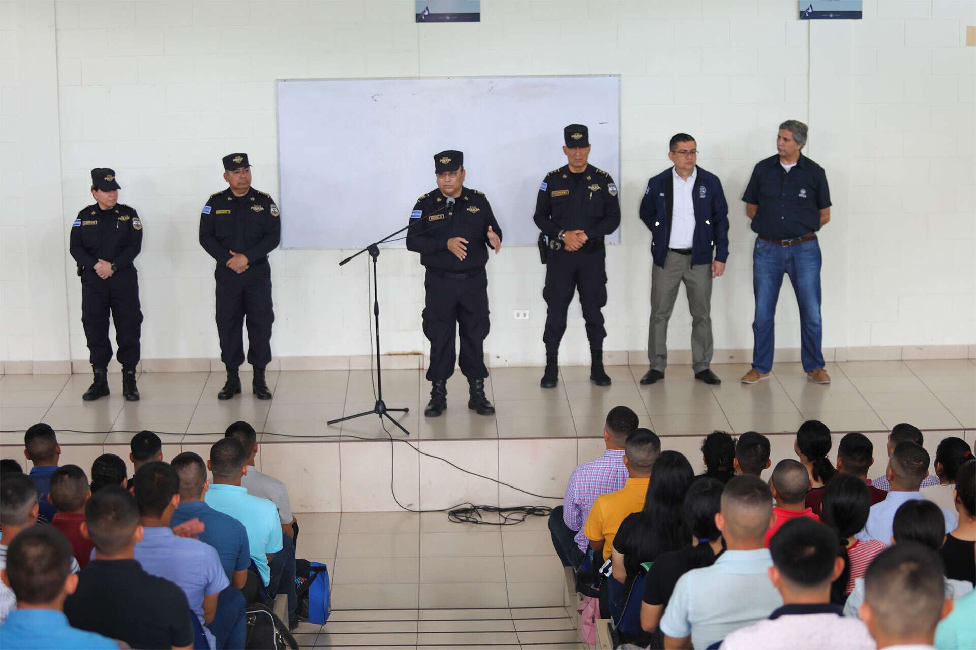 254 estudiantes inician proceso de formación para convertirse en futuros policías