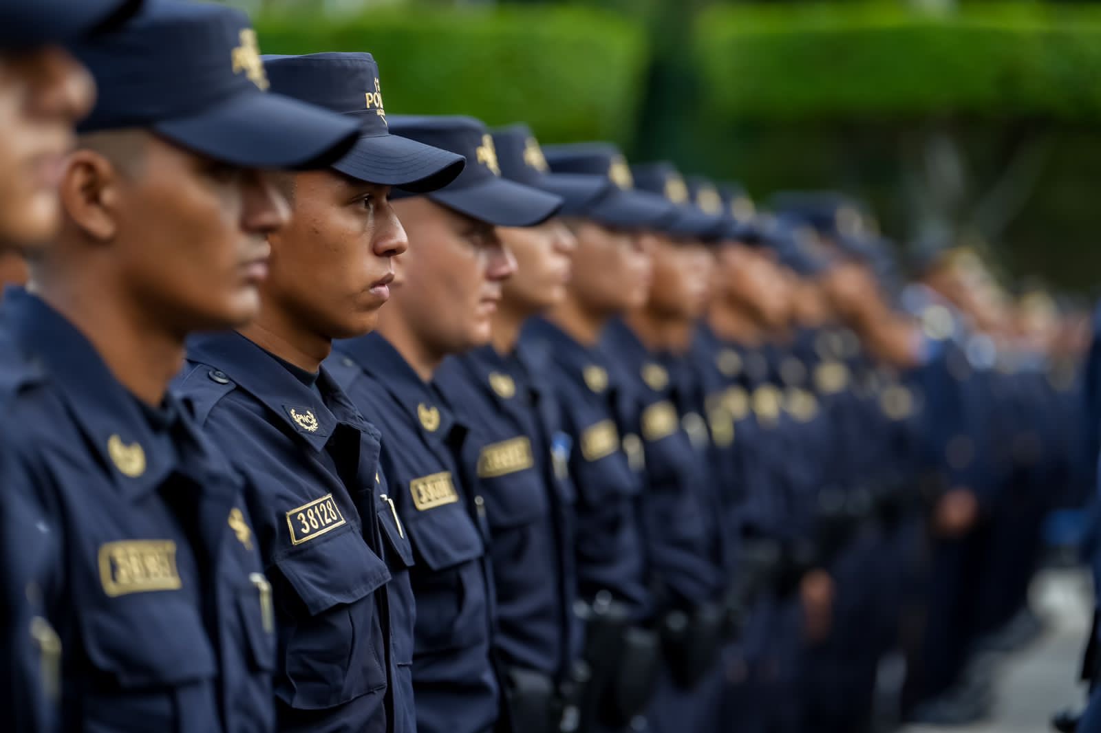 Juramentan a nuevos oficiales de policía de los niveles Básico y Ejecutivo