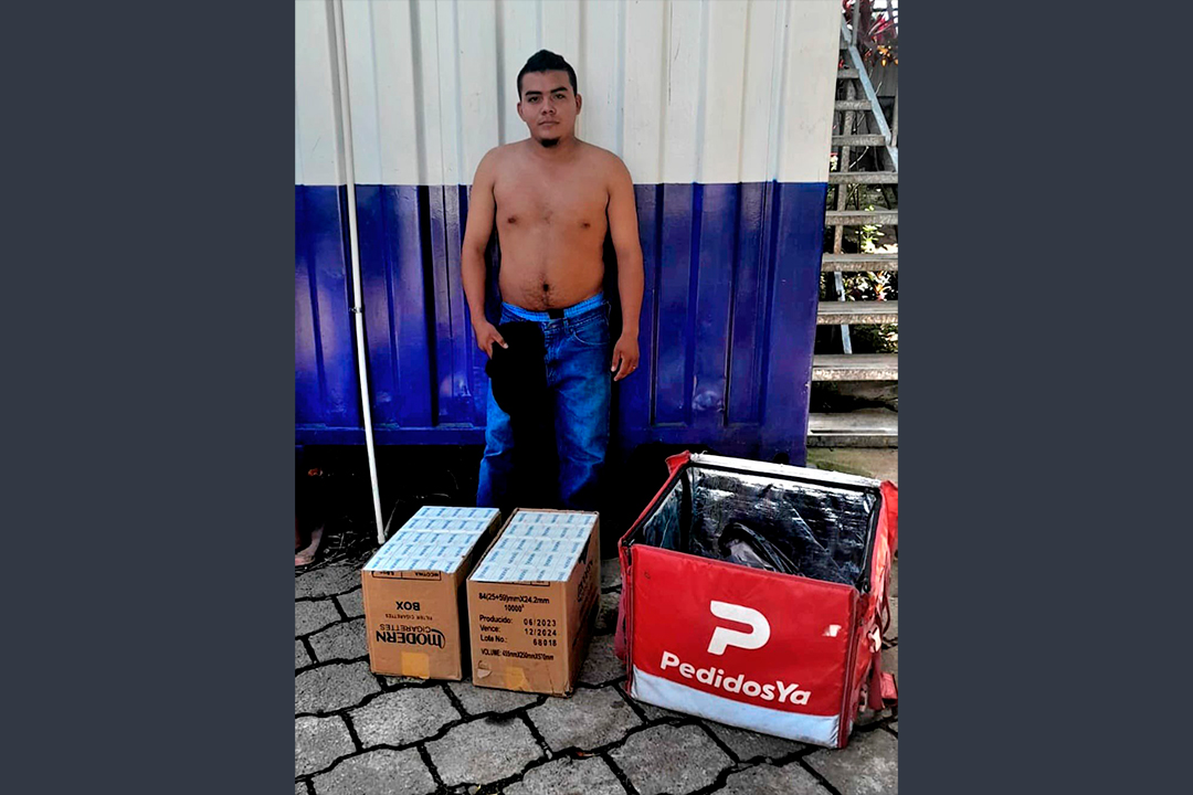 Policía captura a contrabandistas de cigarros