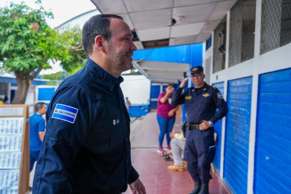 Ministro de Seguridad ejerció su derecho al voto convencido de contribuir a la transformación del país