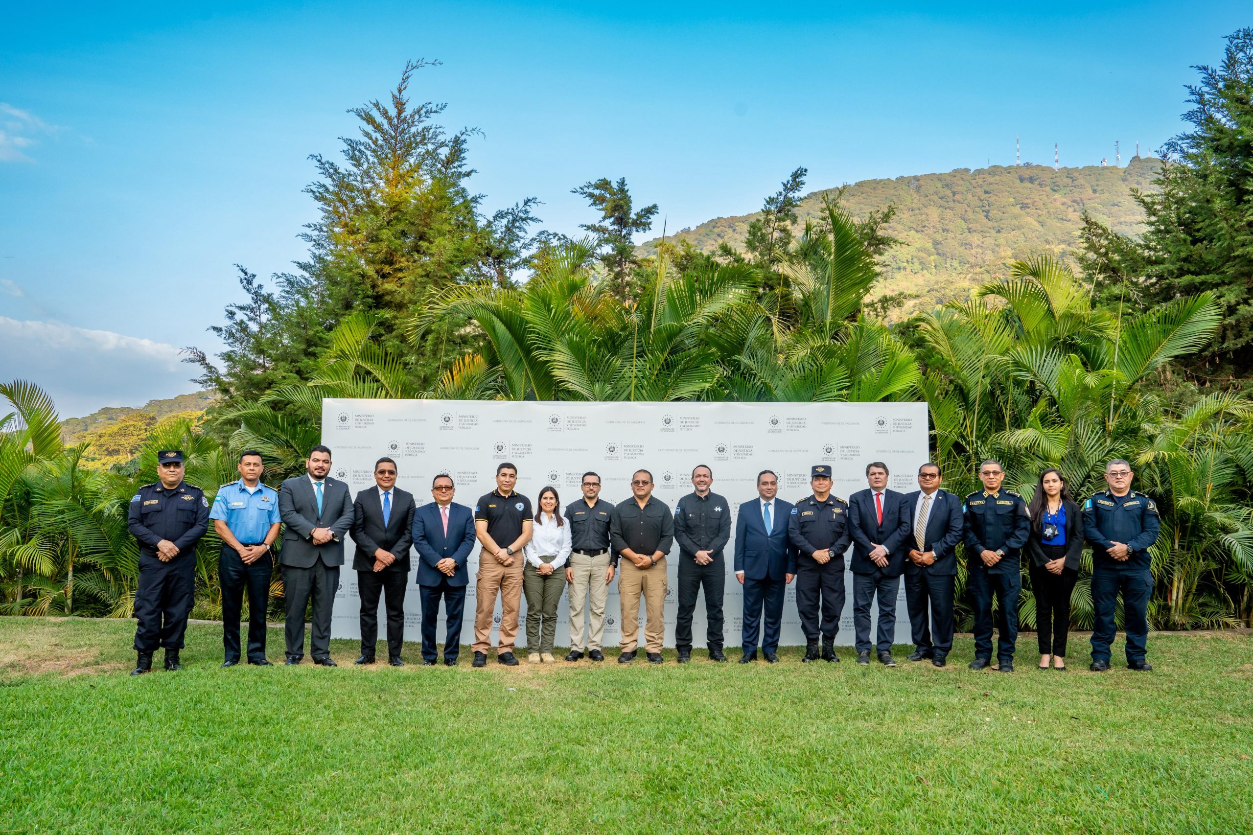 Titulares de Seguridad de Guatemala y Honduras se reúnen en el país para conocer experiencia salvadoreña en materia de combate al crimen