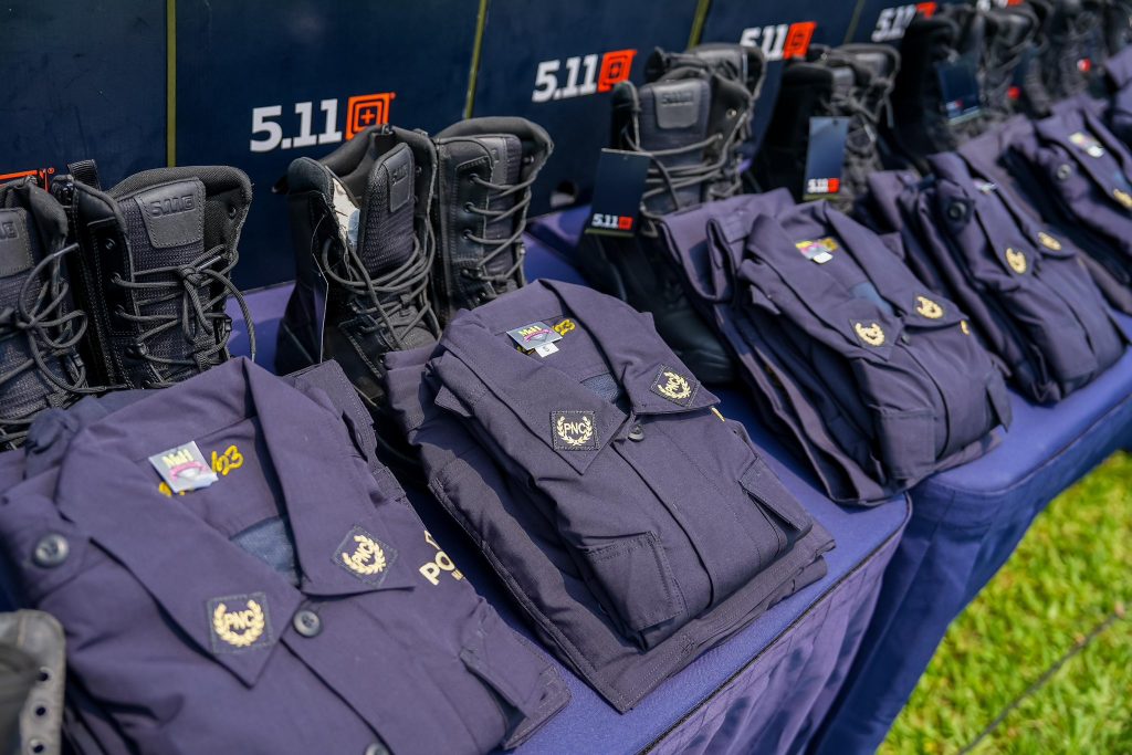 Unidades policiales de zona oriental reciben dotación de uniformes como parte del proceso de dignificación