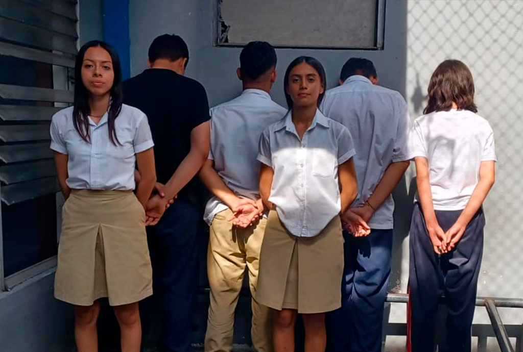 Policía captura a estudiantes tras pelea callejera