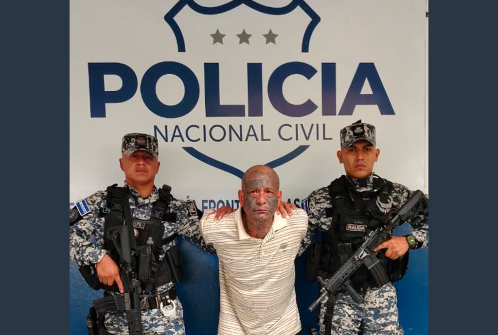 Pandillero de alto rango en la pandilla MS13 es capturado en Guatemala y entregado a las autoridades salvadoreñas