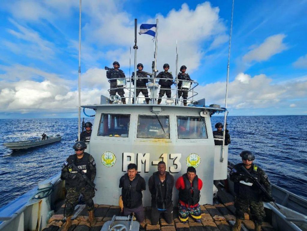 Marina Nacional interceptó embarcación con 2 toneladas de droga
