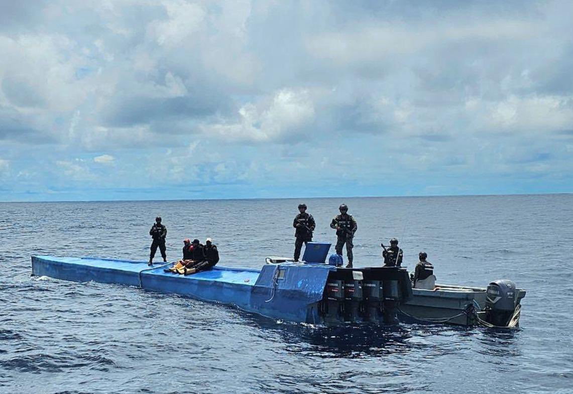 Marina Nacional interceptó embarcación con 2 toneladas de droga