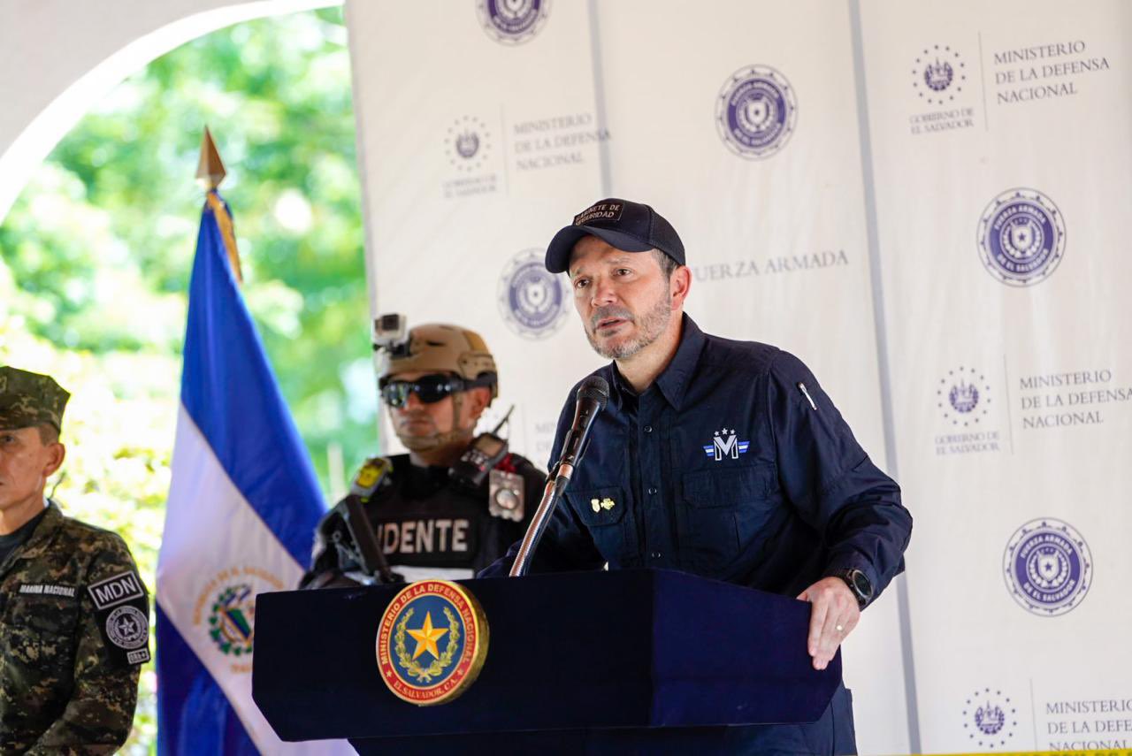 Presentan droga valorada en más de $19 millones y tres ecuatorianos que la transportaban