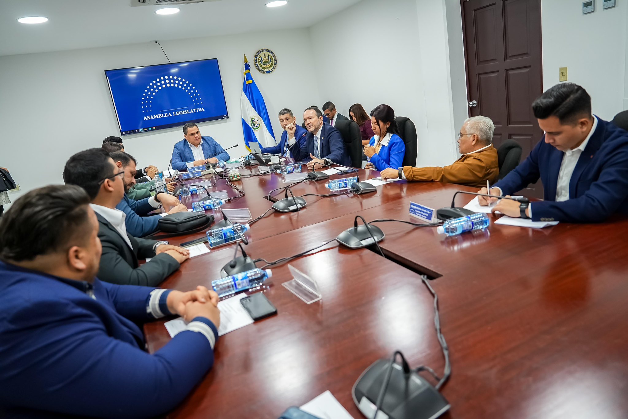 Ministro de Seguridad se reúne con diputados que analizan propuesta de reformas legales para enfrentar delitos patrimoniales