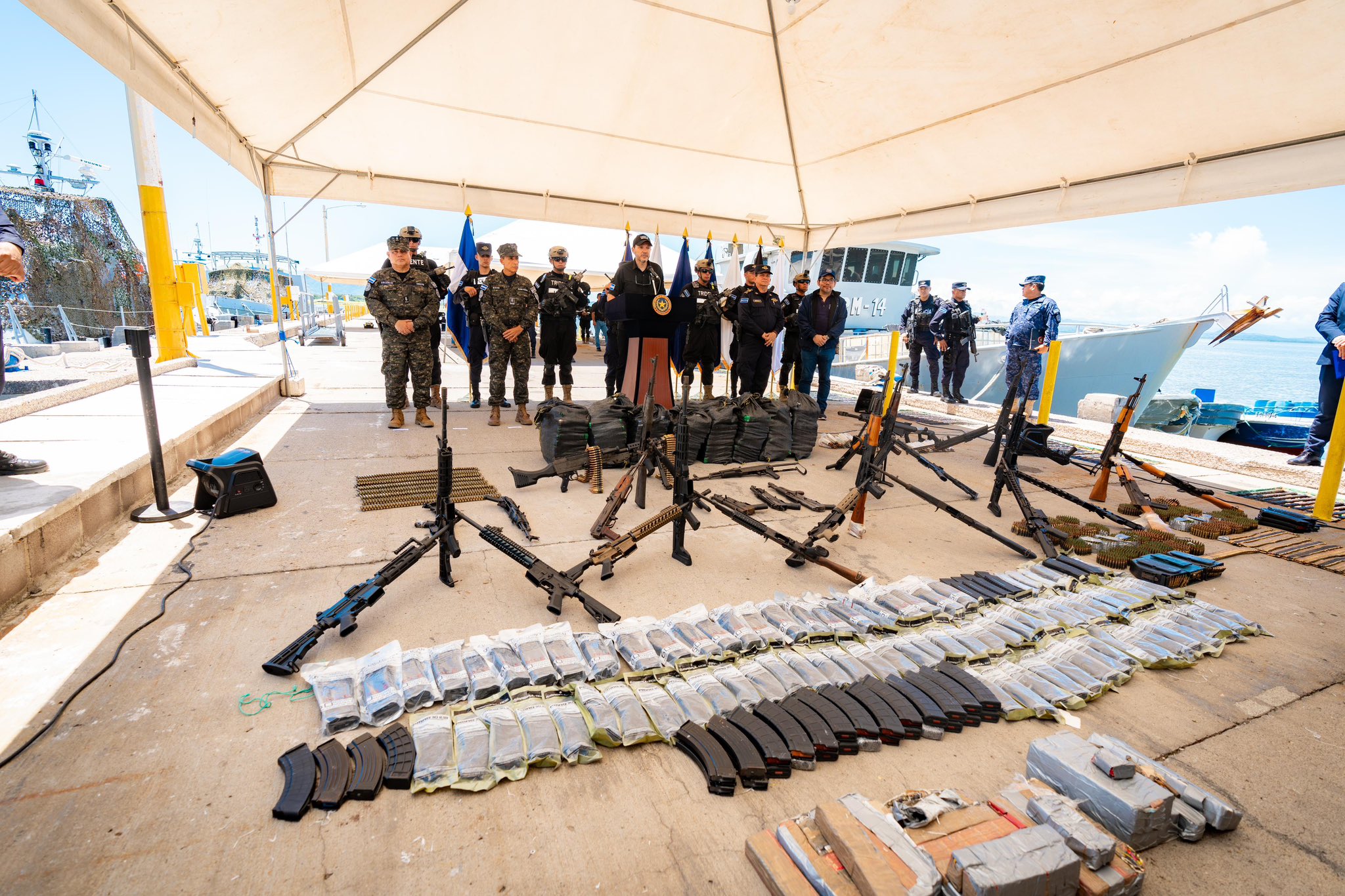 Gabinete de Seguridad presenta incautación de droga, armamento y embarcaciones