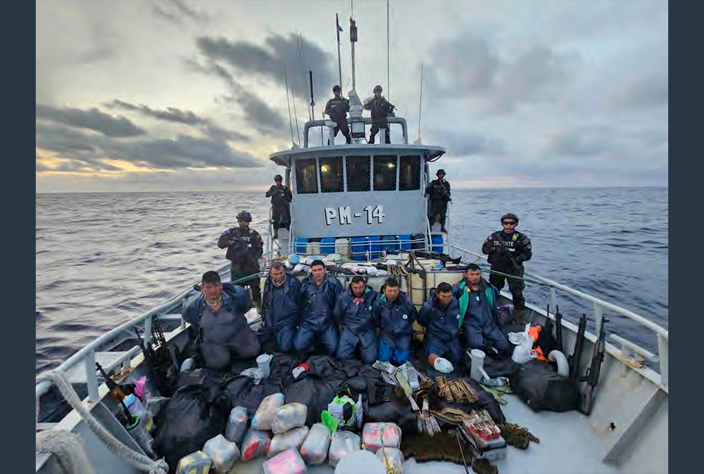 Ministro de Seguridad reconoce labor de la Fuerza Naval contra estructuras del narcotráfico
