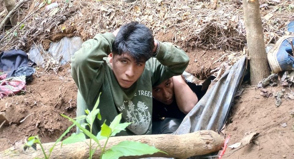 Policía ubica y captura a dos terroristas que permanecía en un escondite subterráneo