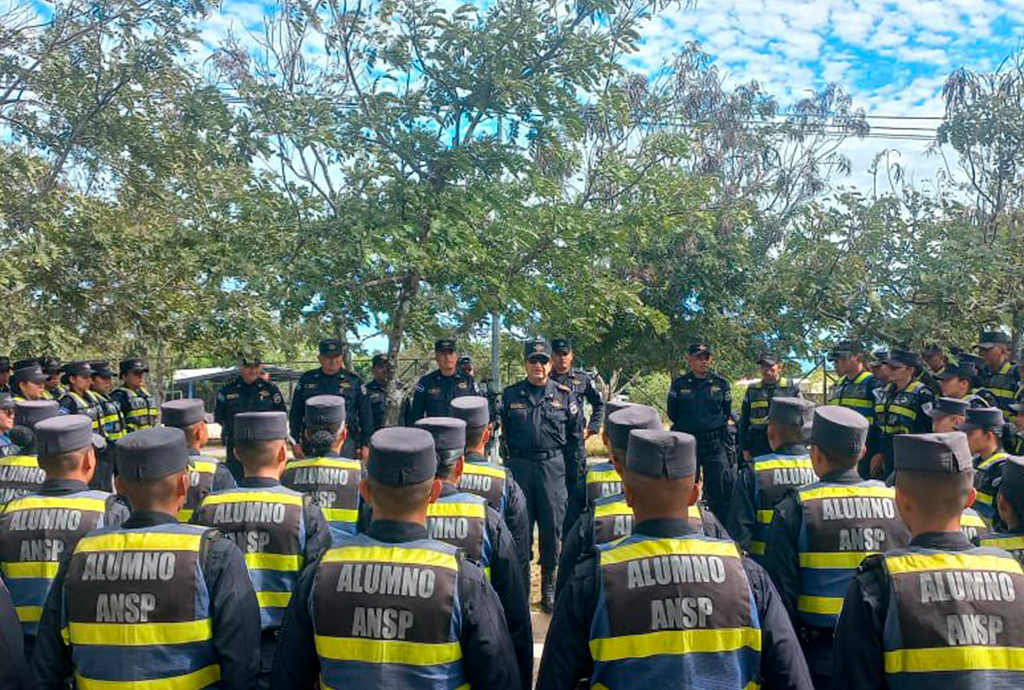 Alumnos de ANSP refuerzan dispositivos de seguridad durante fiestas de fin de año