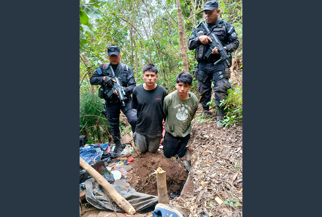 Policía ubica y captura a dos terroristas que permanecía en un escondite subterráneo