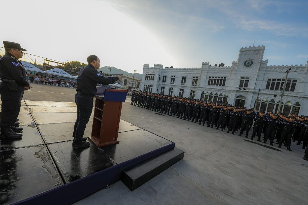 Juramentan y despliegan a 248 nuevos oficiales de policía