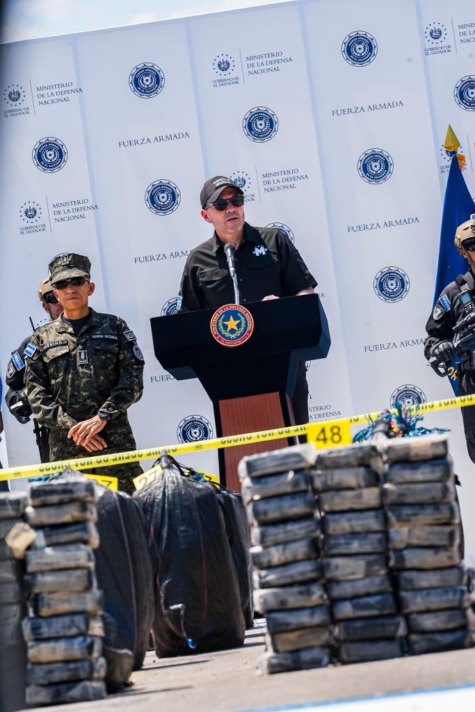 Presentan incautación de droga interceptada en altamar