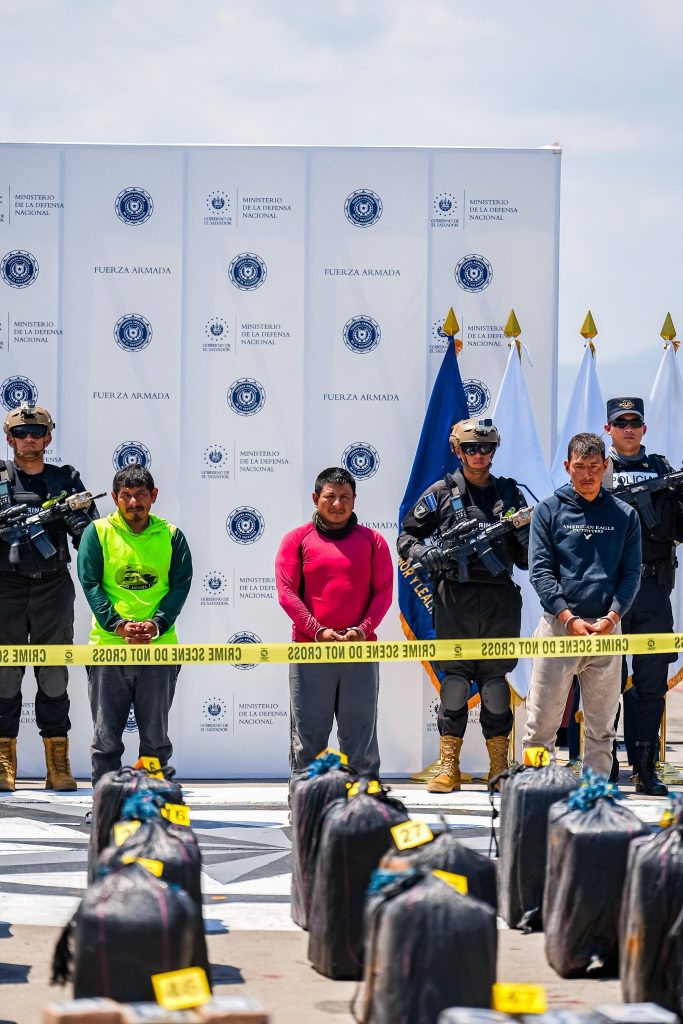 Presentan incautación de droga interceptada en altamar