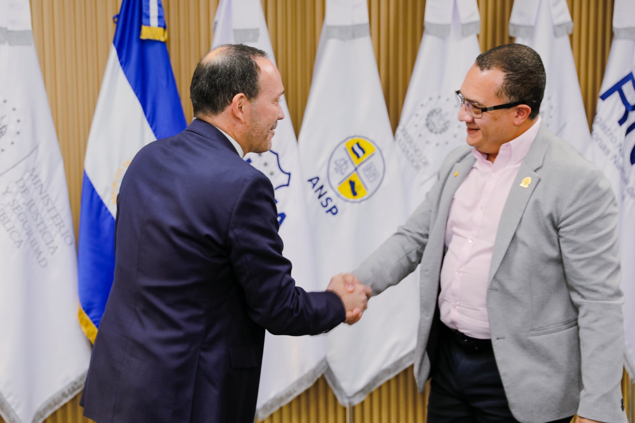 Delegación de Costa Rica encabezada por ministro de Justicia visita el país para conocer el “Modelo Bukele” en la lucha contra el crimen