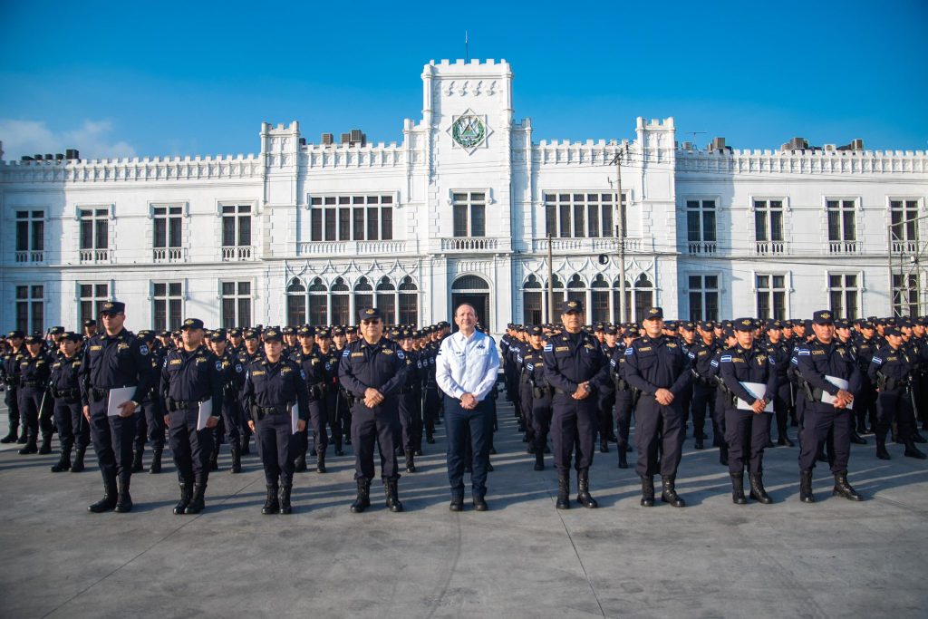 251 nuevos oficiales de policía se suman al trabajo en materia de seguridad