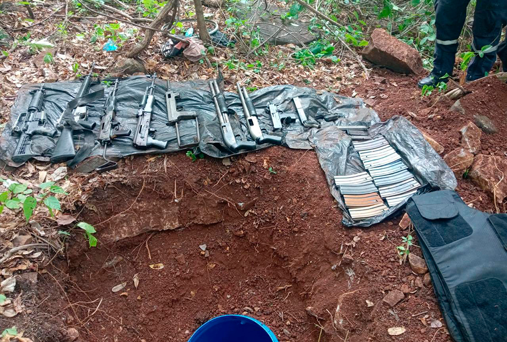 Policía ubica barril con armas de fuego