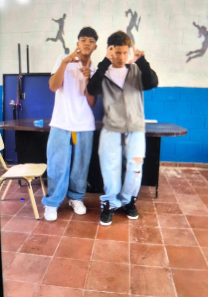 Policía captura a dos menores vinculados con pandillas