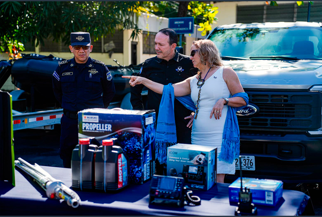 Estados Unidos entrega equipo a unidades policiales