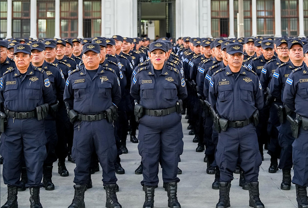 Fortalecen mandos policiales con 1,380 nuevos Cabos de la Policía Nacional Civil