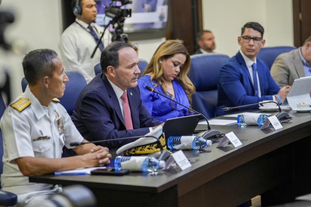 Comisión Política de la Asamblea Legislativa recibe al Gabinete de Seguridad para analizar reforma constitucional que castiga con cadena perpetua a violadores, homicidas y terroristas